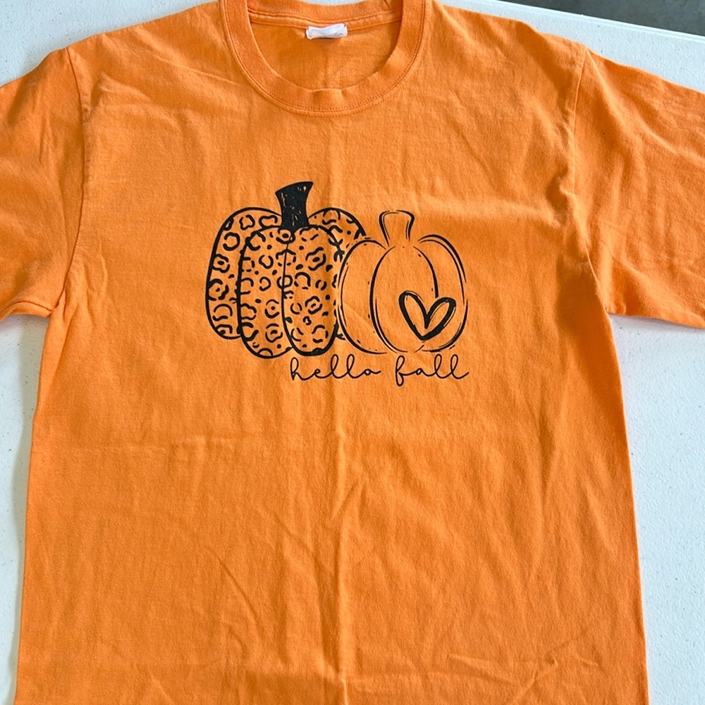 Hello Fall orange tee women’s medium